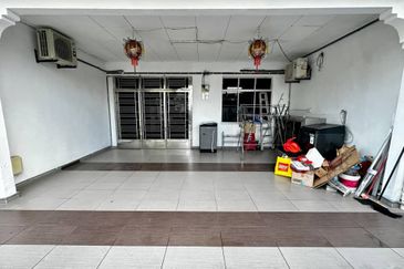 Taman Utama, Pekan Nanas