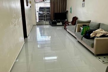 Taman Utama, Pekan Nanas