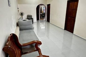 Taman Utama, Pekan Nanas