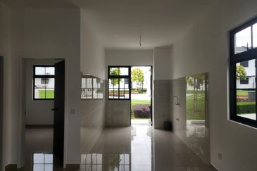 Tate Dalton @ Eco Botanic 2