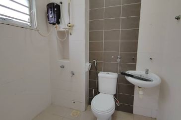 🌈 🌈 For Sale 🌈 🌈  📍2 Storey Terrace House @ Horizon Hills📍  🏠 4 Bedroom 3 Bathroom 🏠 20 x 70 🏠 Built-up area: 1800 sq ft 🏠 Partial Furnished