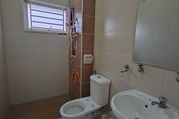 🌈 🌈 For Sale 🌈 🌈  📍2 Storey Terrace House @ Horizon Hills📍  🏠 4 Bedroom 3 Bathroom 🏠 20 x 70 🏠 Built-up area: 1800 sq ft 🏠 Partial Furnished