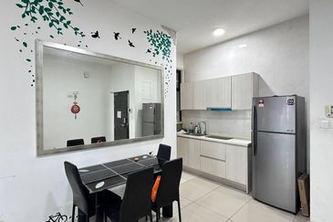 D'Summit Residences @ Kempas Utama