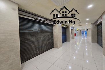 Kompleks Bukit Jambul 4th Floor Shop Lot For Sale