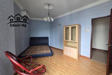 Silverton Condominium (Menara Perak)