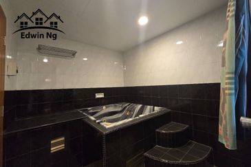 Silverton Condominium (Menara Perak)