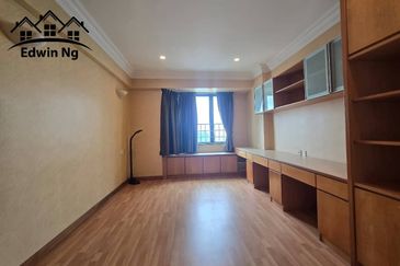 Silverton Condominium (Menara Perak)