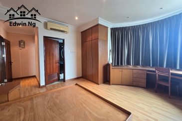 Silverton Condominium (Menara Perak)