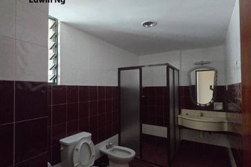 Silverton Condominium (Menara Perak)