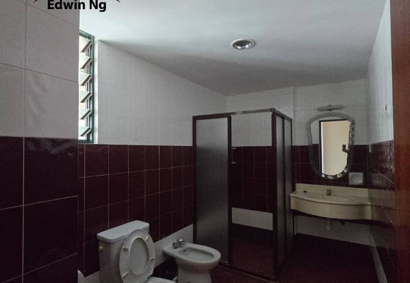 Silverton Condominium (Menara Perak)