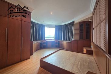 Silverton Condominium (Menara Perak)