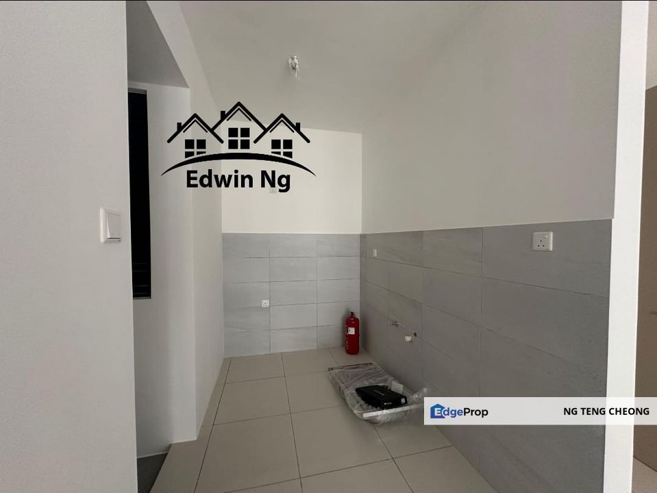 Cheapest Vivo Executive Apartment at Batu Kawan, Middle Floor, Original Unit, Pool View, Penang, Batu Kawan