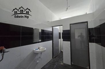 1.5 Storey Semi-D Factory/Warehouse @ Kawasan Perindustrian Valdor, Sungai Bakap, Near Golden Gateway, Batu Kawan