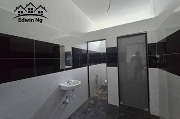 1.5 Storey Semi-D Factory/Warehouse @ Kawasan Perindustrian Valdor, Sungai Bakap, Near Golden Gateway, Batu Kawan