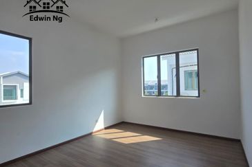 2 Storey Terrace House, CORNER ORIGINAL UNIT at Aster Villa, Simpang Ampat