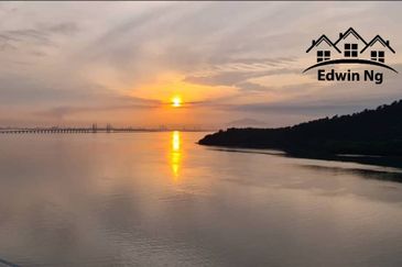 Queens Residences @ Queens Waterfront