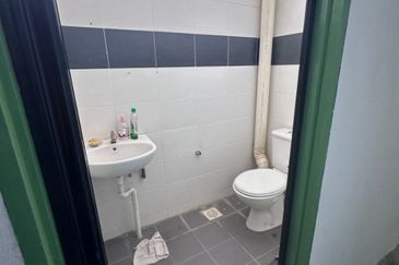 1.5 Storey Terrace Factory/Warehouse @ Kawasan Perusahaan Ringan Juru, Simpang Ampat