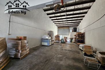 1.5 Storey Terrace Factory/Warehouse @ Kawasan Perusahaan Ringan Juru, Simpang Ampat