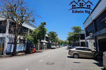1.5 Storey Terrace Factory/Warehouse @ Kawasan Perusahaan Ringan Juru, Simpang Ampat