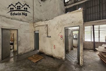 1.5 Storey Semi-D Factory/Warehouse @ Taman Paya Serdang, Lunas, Kedah, Easy Access to BKE