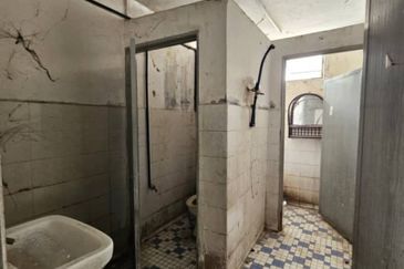 1.5 Storey Semi-D Factory/Warehouse @ Taman Paya Serdang, Lunas, Kedah, Easy Access to BKE