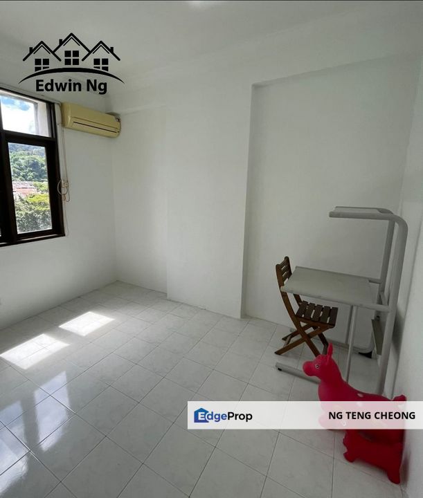 Pangsapuri Sri Abadi at Sungai Ara, Middle Floor, Partly Furnished, 1 Carpark, Penang, Sungai Ara