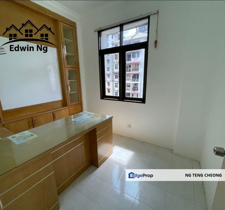 Pangsapuri Sri Abadi at Sungai Ara, Middle Floor, Partly Furnished, 1 Carpark, Penang, Sungai Ara