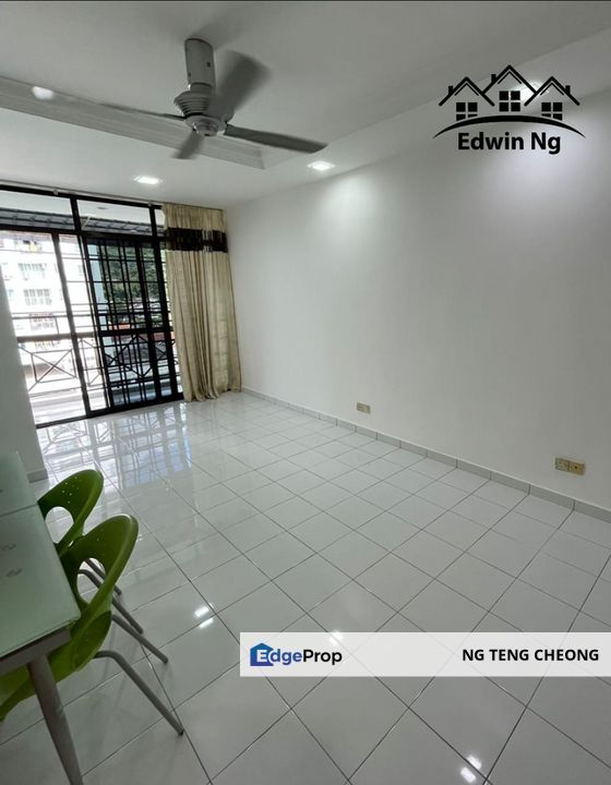 Pangsapuri Sri Abadi at Sungai Ara, Middle Floor, Partly Furnished, 1 Carpark, Penang, Sungai Ara