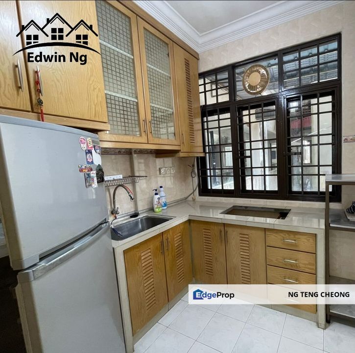 Pangsapuri Sri Abadi at Sungai Ara, Middle Floor, Partly Furnished, 1 Carpark, Penang, Sungai Ara