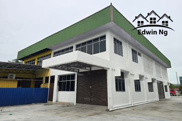 [Newly Refurbished] 1.5 Storey Semi-D Factory @ Kawasan Perindustrian Valdor, Simpang Ampat, Near Batu Kawan