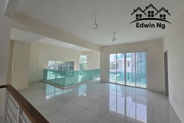 3 Storey Bungalow Villa at Garden Residency, Machang Bubok, Alma