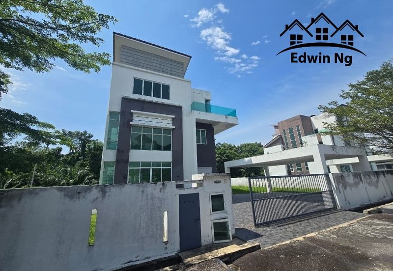 3 Storey Bungalow Villa at Garden Residency, Machang Bubok, Alma