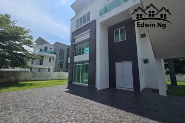 3 Storey Bungalow Villa at Garden Residency, Machang Bubok, Alma