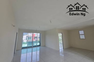 3 Storey Bungalow Villa, Corner Unit at Garden Residency, Machang Bubok, Alma