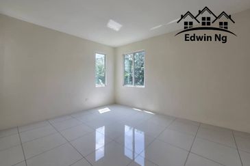 3 Storey Bungalow Villa, Corner Unit at Garden Residency, Machang Bubok, Alma