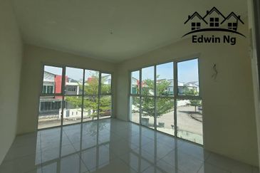 3 Storey Bungalow Villa, Corner Unit at Garden Residency, Machang Bubok, Alma