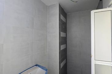 3 Storey Bungalow Villa, Corner Unit at Garden Residency, Machang Bubok, Alma