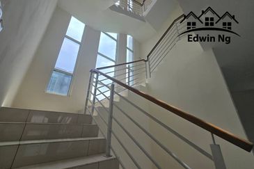 3 Storey Bungalow Villa, Corner Unit at Garden Residency, Machang Bubok, Alma