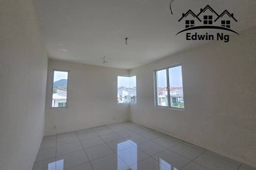 3 Storey Bungalow Villa, Corner Unit at Garden Residency, Machang Bubok, Alma
