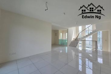 3 Storey Bungalow Villa, Corner Unit at Garden Residency, Machang Bubok, Alma