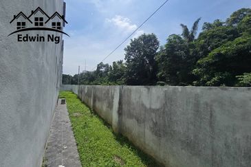 3 Storey Bungalow Villa, Corner Unit at Garden Residency, Machang Bubok, Alma