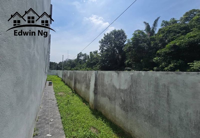 3 Storey Bungalow Villa, Corner Unit at Garden Residency, Machang Bubok, Alma