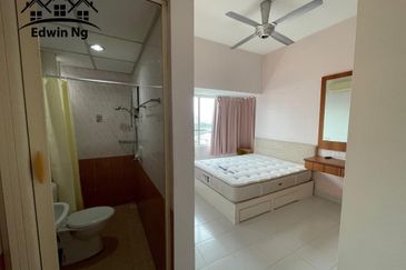 University Place (Plaza Ivory)