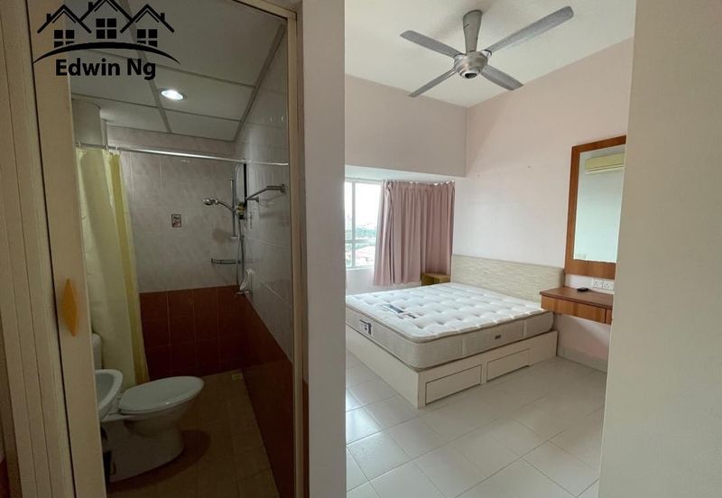 University Place (Plaza Ivory)