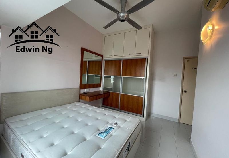 University Place (Plaza Ivory)