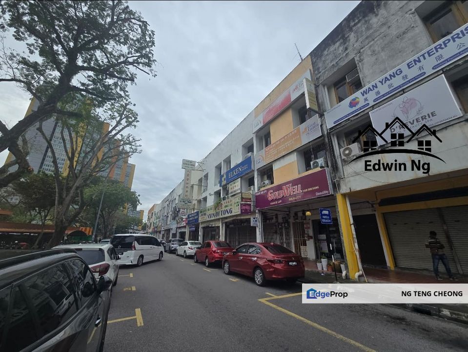[Prime Area] 3 Storey Shop Lot at Medan Batu Lanchang, Taman Sri Damai, Jelutong, Penang, Jelutong