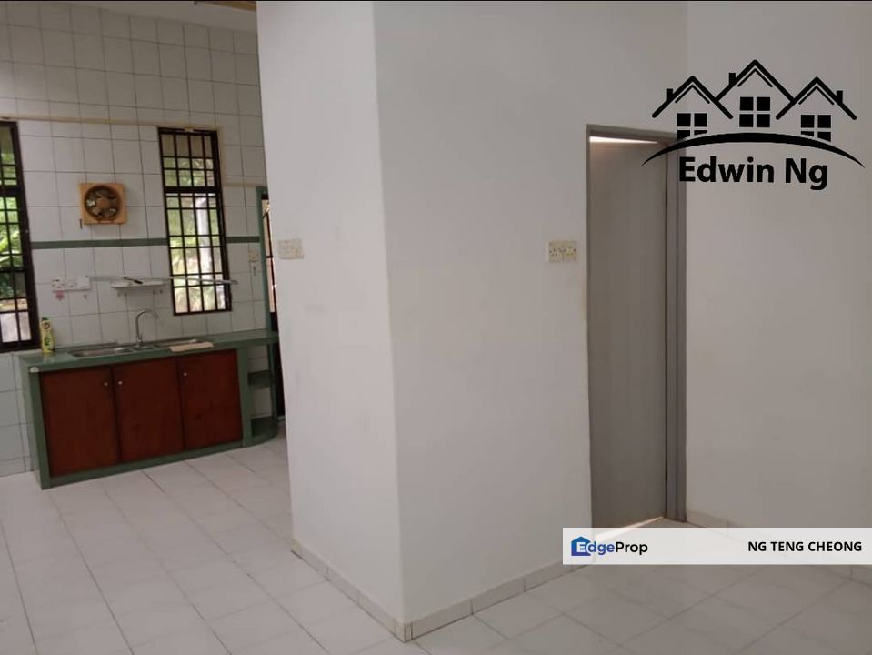 2.5 Storey Terrace House at Cangkat Sungai Ara, Partly Renovated Unit, Good Condition, Penang, Sungai Ara