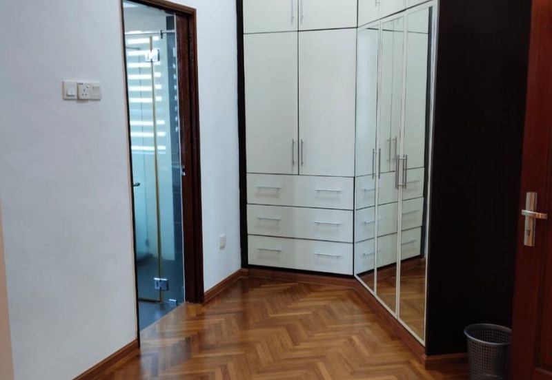 Silverton Condominium (Menara Perak)