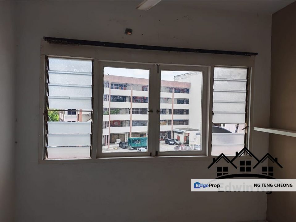 Greenlane Heights Block E at Jelutong Low Floor Unit, Partially Furnished, 1 Fix Carpark, Penang, Greenlane