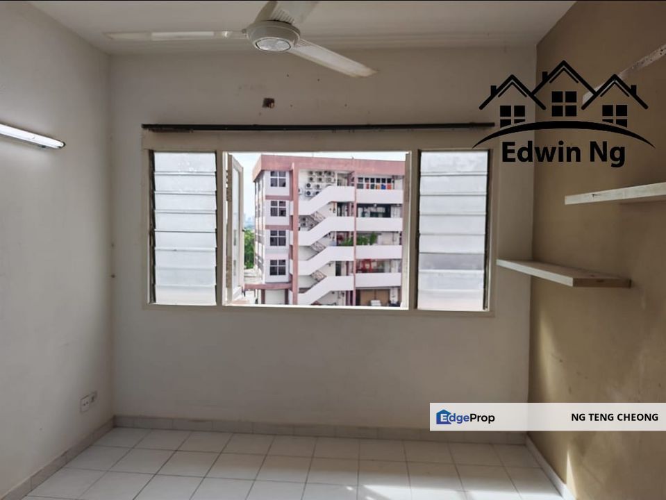 Greenlane Heights Block E at Jelutong Low Floor Unit, Partially Furnished, 1 Fix Carpark, Penang, Greenlane